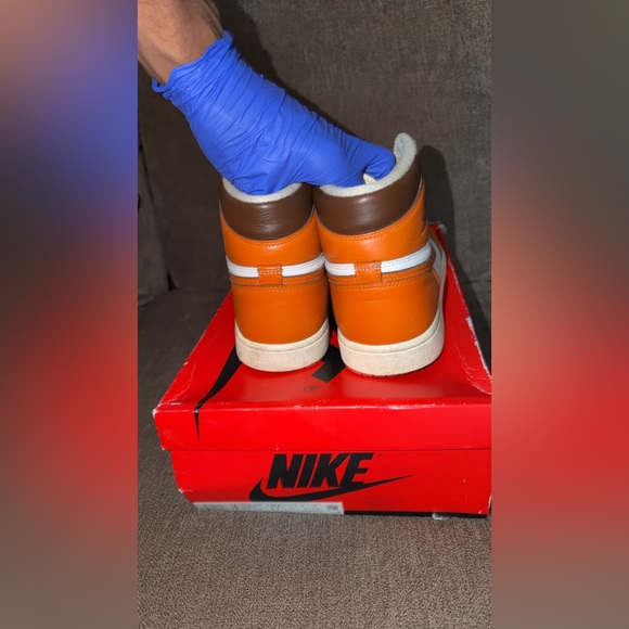 Size 11 Women/ 9.5 Men - Jordan 1 Retro High OG Starfish - Picture 4 of 8